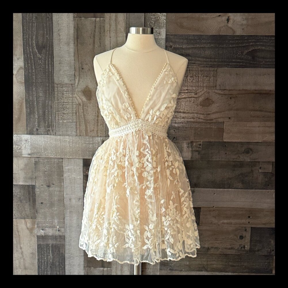 Aakaa cream deep v-neck dress medium floral garden party cocktail elegant formal